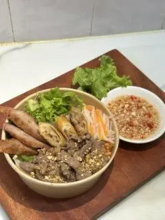 Hình ảnh Bún thịt bò xào đặc biệt