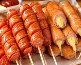 Hình ảnh Xiên lớn xúc xích, xúc xích phô mai 