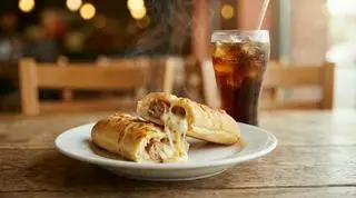 Hình ảnh Combo Bánh Mì Que Xúc Xích Phô Mai + Nước Ngọt