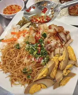 Hình ảnh Cơm tấm thịt - bì - trứng