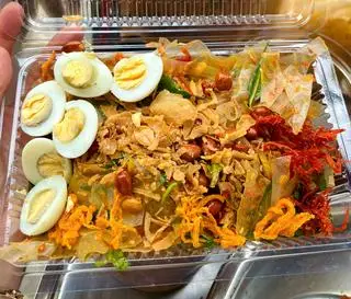Hình ảnh Bánh tráng trộn phơi sương (Phần lớn)