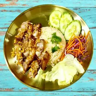 Hình ảnh Cơm Ba Rọi Chiên Sốt Mắm Tỏi