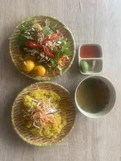 Hình ảnh Cơm gà luộc - trứng non