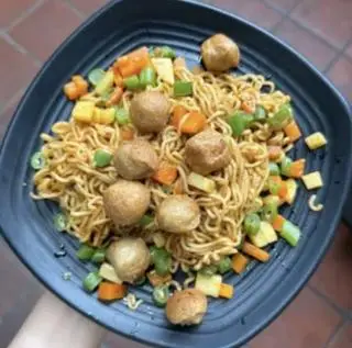 Hình ảnh Mì trộn bò viên