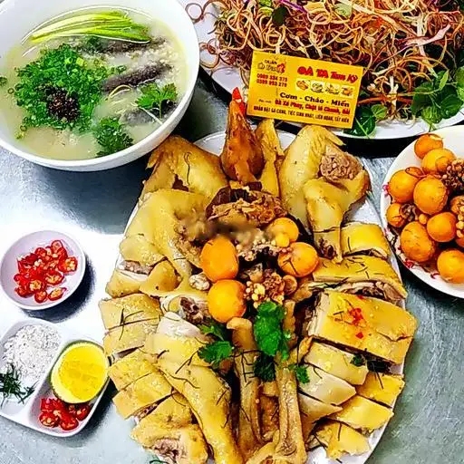 Hình ảnh Gà Chặt Nguyên Con