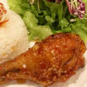 Hình ảnh mỳ xào thịt bò và rau cải