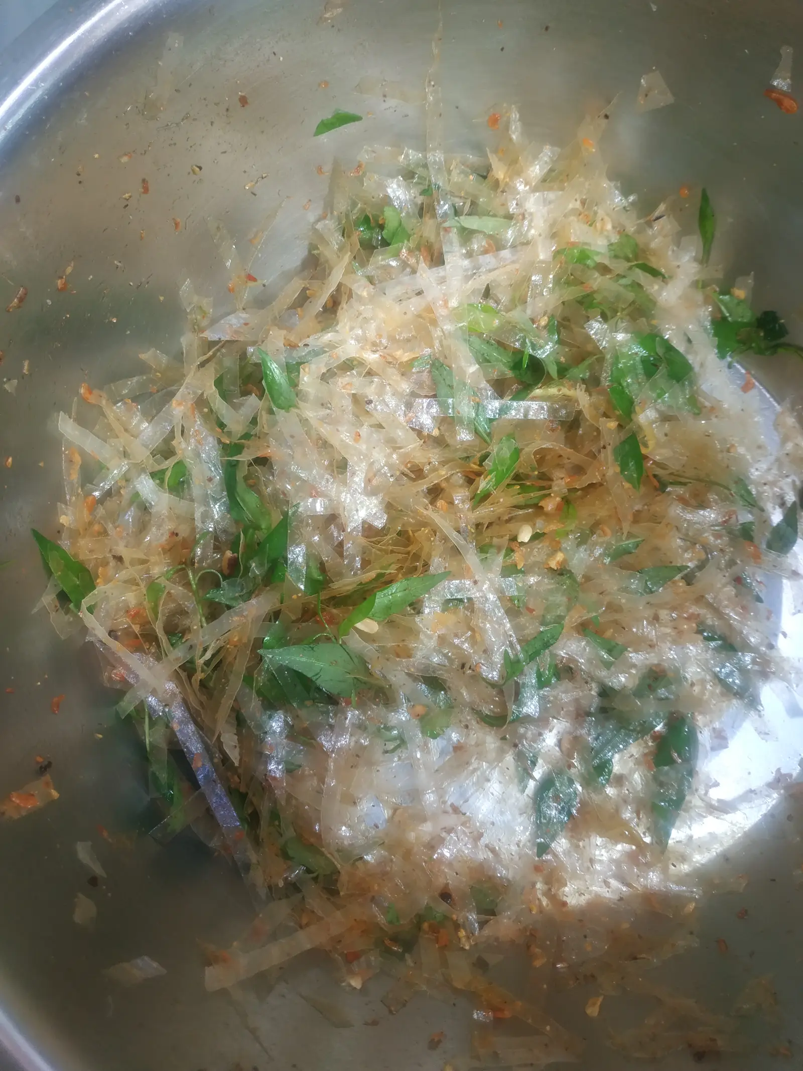Hình ảnh Bánh tráng trộn mỡ hành truyền thống