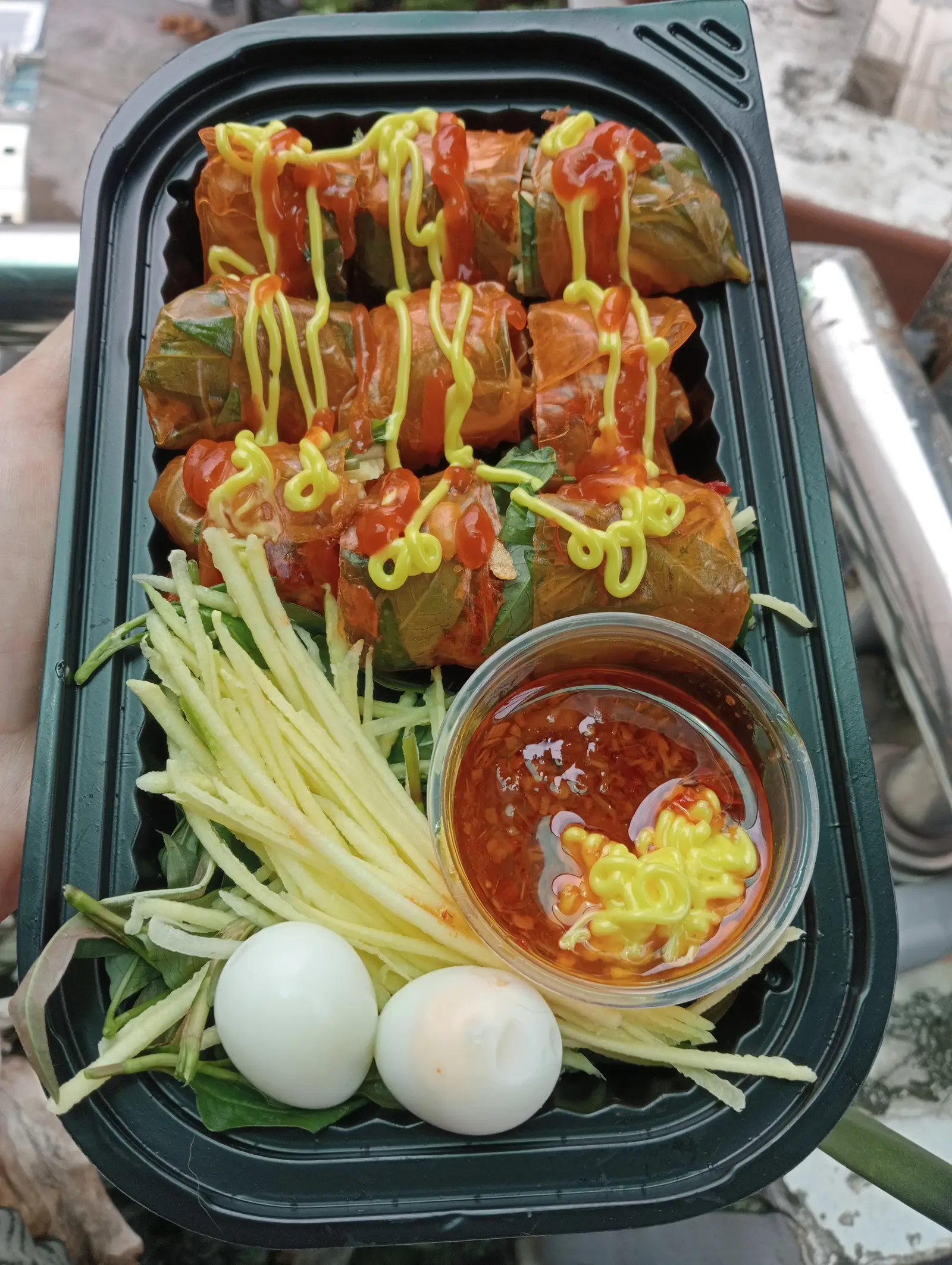 Hình ảnh Bánh tráng cuốn sốt me bơ