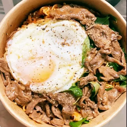 Hình ảnh MÌ TRỘN ( THỊT BÒ )TRƯNG LÒNG ĐÀO