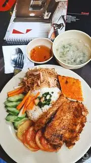 Hình ảnh Cơm tấm sườn bì chả trứng