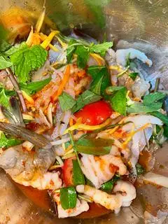 Hình ảnh Gỏi thập cẩm sốt Thái