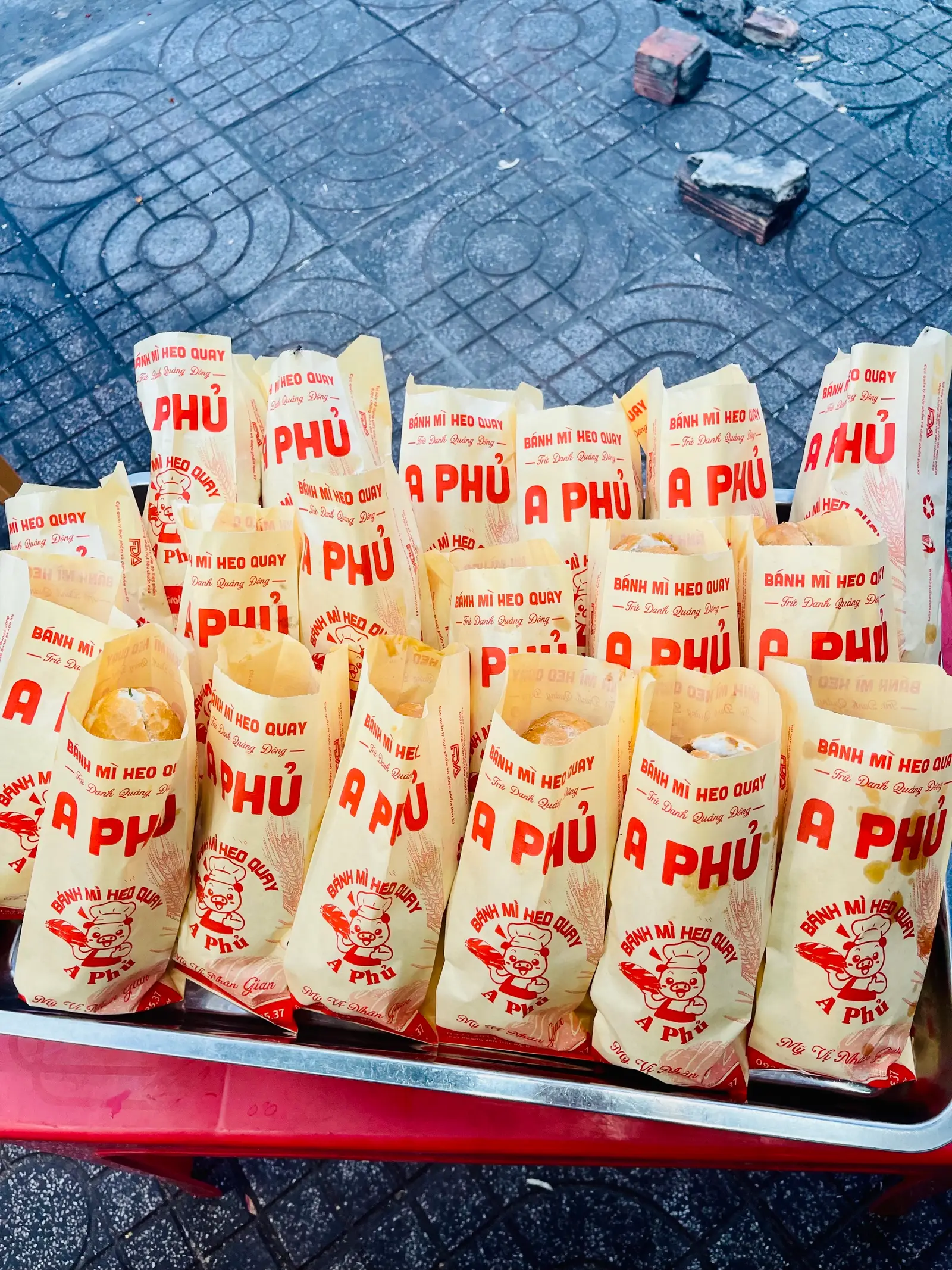 Hình ảnh combo bánh mì phổ thông
