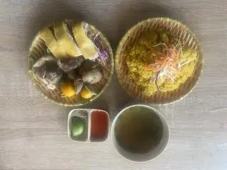 Hình ảnh Cơm gà đặc biệt