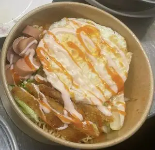 Hình ảnh Mì trộn gà - trứng - xúc xích