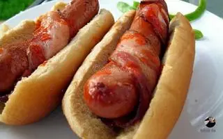 Hình ảnh bánh mì xúc xích bò khô