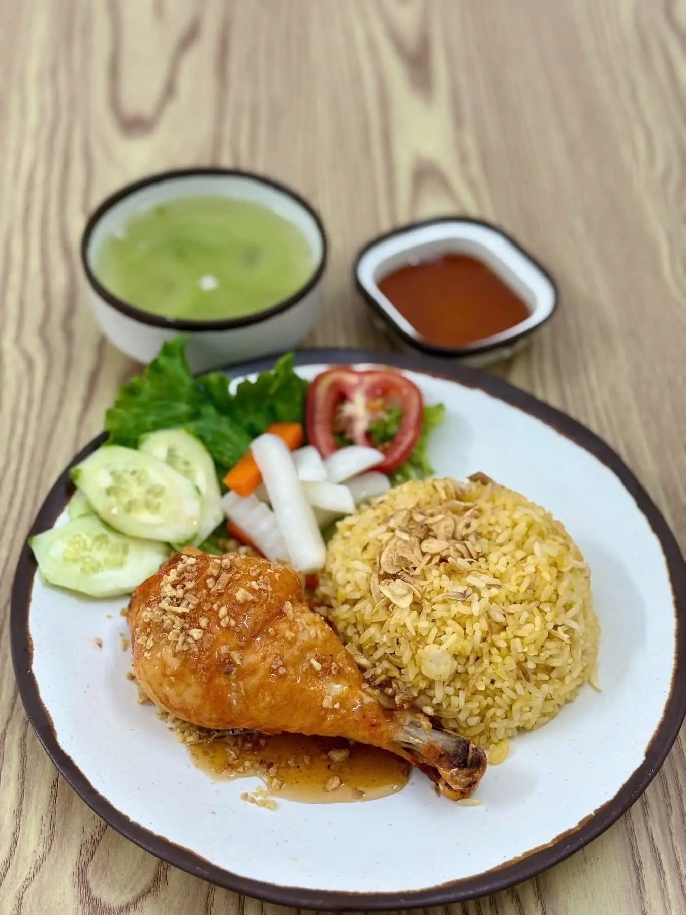 Hình ảnh Cơm đùi gà mắm tỏi