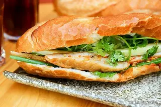 Hình ảnh Bánh mì pate chả