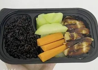 Hình ảnh Cơm Gạo Lứt Má Đùi (chọn sốt)