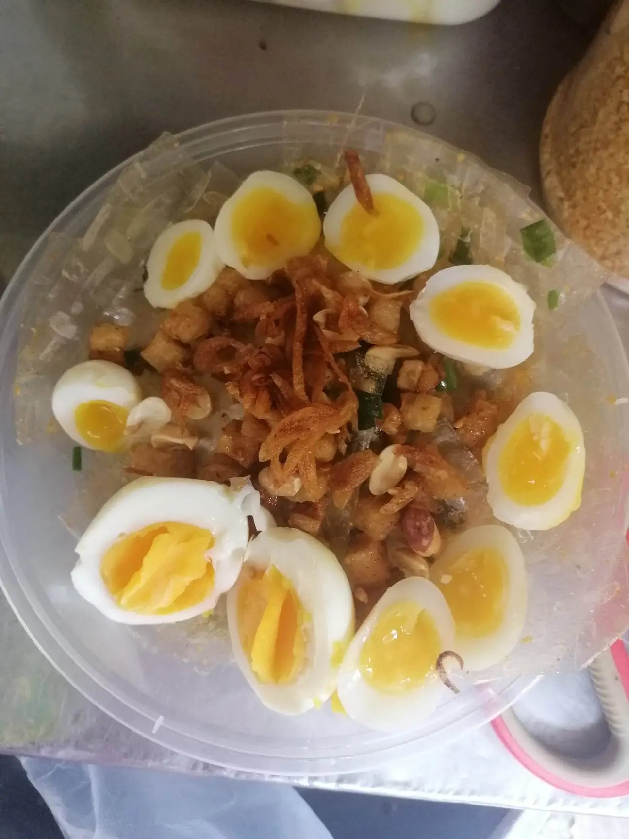 Hình ảnh Bánh tráng mỡ hành tóp mỡ - trứng cút hồng đào - 1 trứng gà hồng đào
