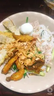 Hình ảnh Bún trộn đầy đủ