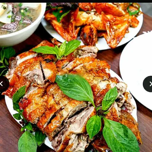 Hình ảnh Combo Vịt Quay Nửa Con - Bún - Canh Măng Tiết