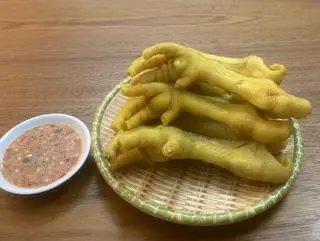 Hình ảnh CHÂN GÀ HẤP  XẢ GỪNG CHẤM SỐT MUỐI ĐẶC BIỆT 