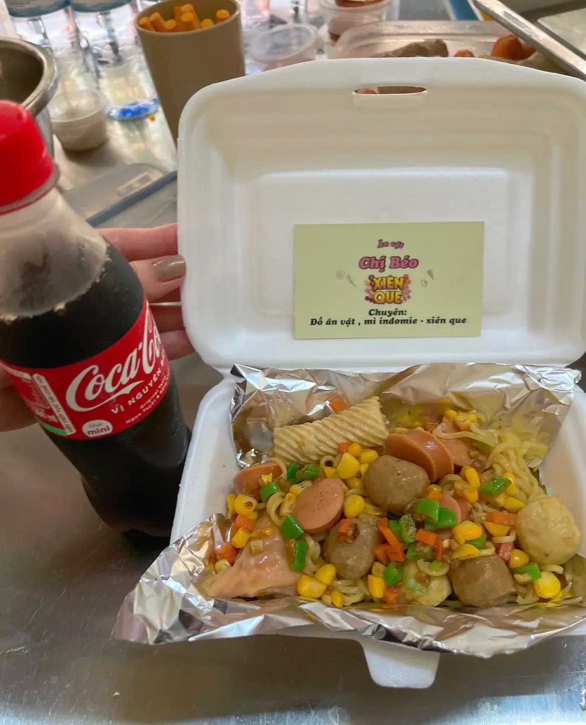 Hình ảnh Mỳ indo mix 8 topping + 1 chai coca