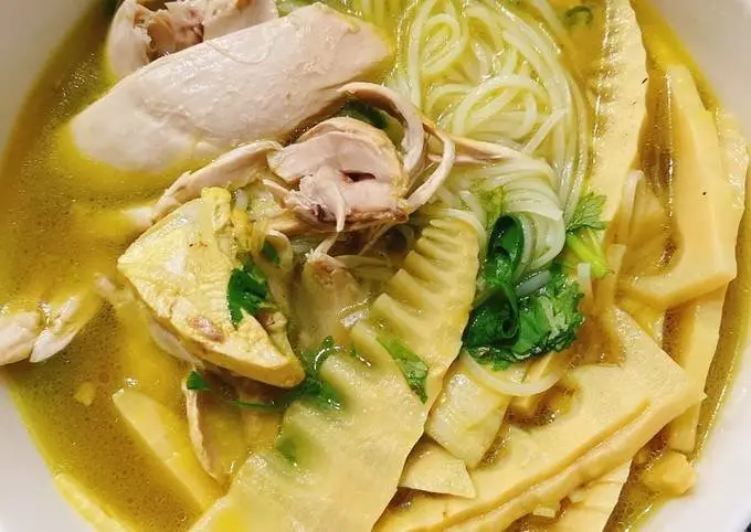 Hình ảnh Bún măng đùi Gà