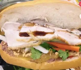 Hình ảnh Bơ Ú heo quay đặc biệt
