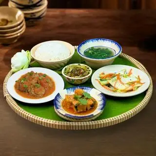 Hình ảnh Set Cơm Thịt Viên Sốt Cà - Món Mới