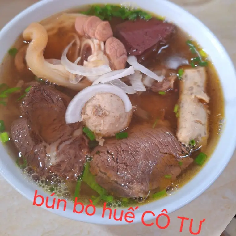 Hình ảnh Bún bò huế đầy đủ