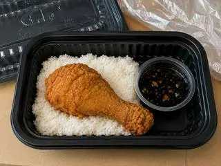 Hình ảnh Cơm đùi sốt tương tỏi