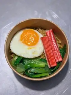 Hình ảnh mì trộn thanh cua trứng
