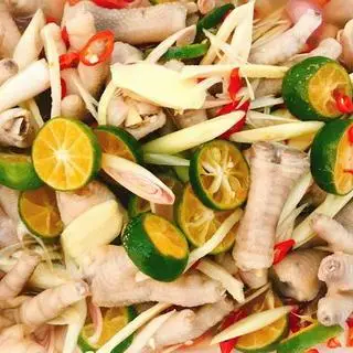 Hình ảnh Chân gà rút xương ngâm sả tắc