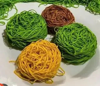 Hình ảnh Mì rau củ ăn cùng gà tiềm