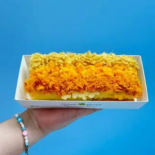 Hình ảnh Bánh bông lan trứng muối đặc biệt