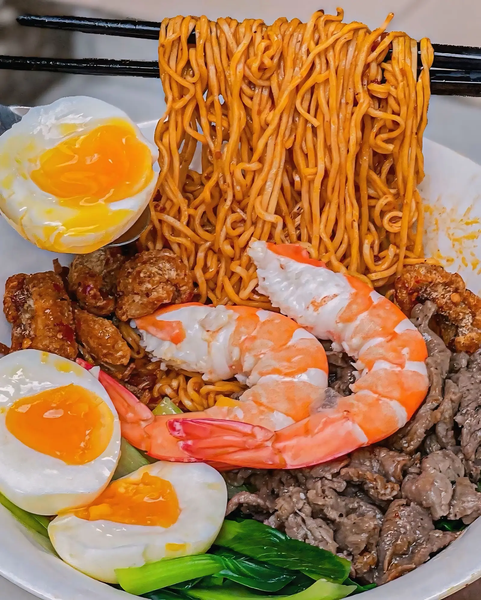 Hình ảnh MÌ TRỘN SATẾ +TÓP MỠ + TRỨNG LÒNG ĐÀO+ BÒ+ TÔM+RAU NGON+CẤP ĐỘ 1–2–3