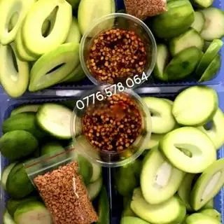 Hình ảnh CÓC + XOÀI NON 500g KÈM MẮM RUỐC MUỐI NGON