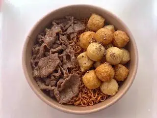 Hình ảnh Mì trộn  Cá Viên Chiên - Thịt Bò Xào