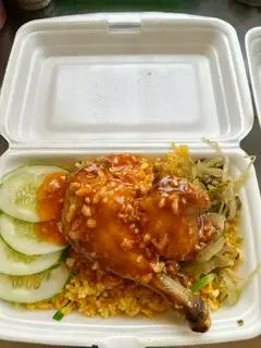 Hình ảnh Cơm đùi gà mắm tỏi