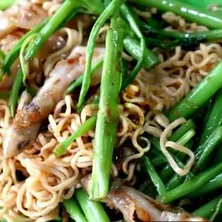 Hình ảnh Móng tay xào mì