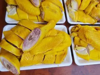 Hình ảnh Gà ủ muối 1/2 con