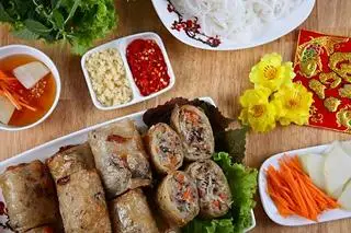 Hình ảnh Nem Cua Bể ( 6 cái )