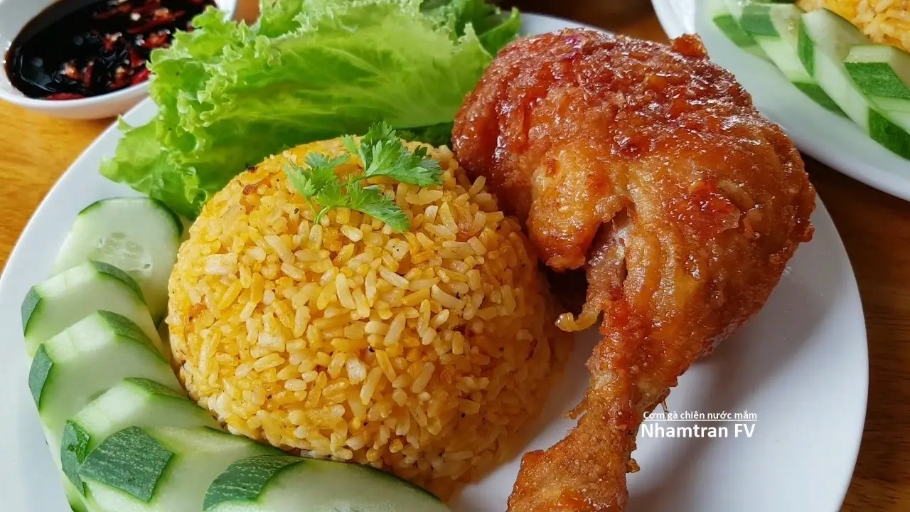 Hình ảnh Cơm gà chiên nước mắm