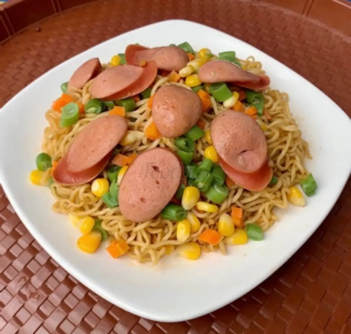 Hình ảnh Mỳ Trộn Xúc Xích