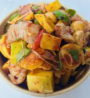 Hình ảnh Size lớn- Chân gà mix trứng non sốt thái