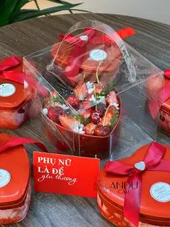 Hình ảnh Tiramisu hộp thiếc trái tim kèm thiệp - Andu Cake