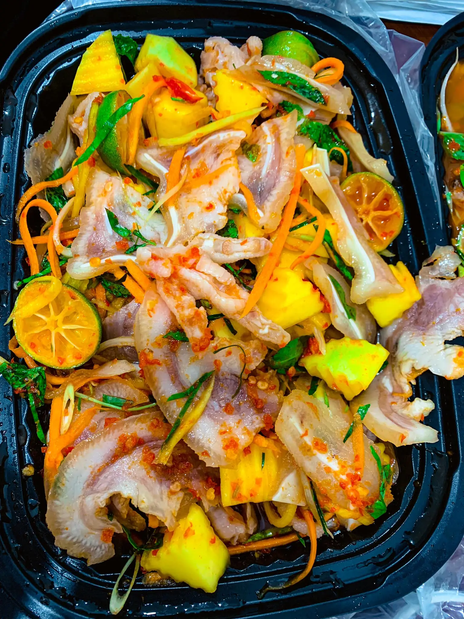 Hình ảnh Mix Chân gà và Tai heo sốt Thái