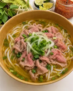 Hình ảnh Bún bò siêu tái - Món Hoàng Hậu 
