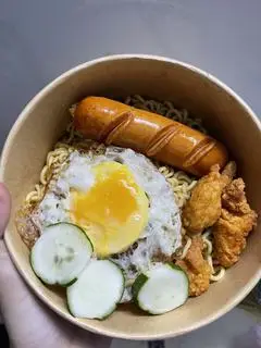 Hình ảnh Mì gà viên - trứng - xúc xích - rau
